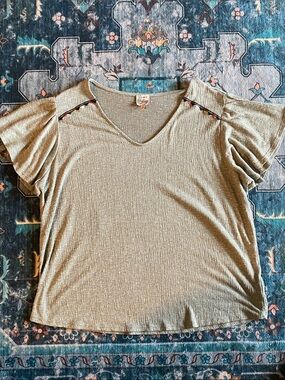 NWOT Como Vintage Olive Green V-Neck Short Flutter Sleeve Tee
